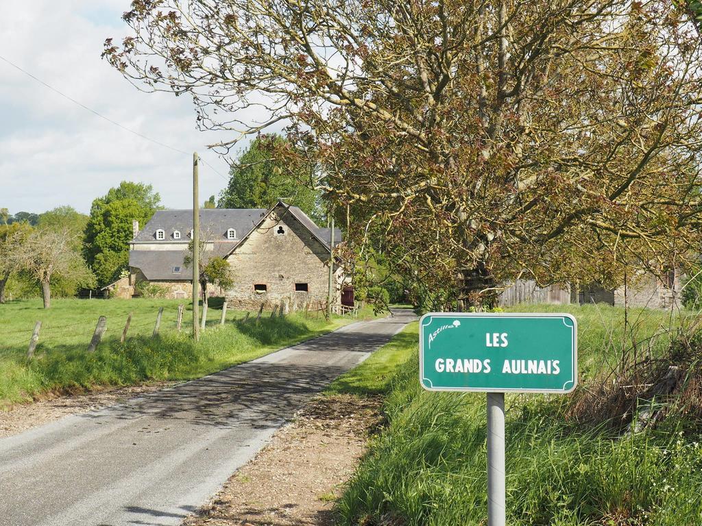 Les Grands-Aulnais Bed & Breakfast Cossé-le-Vivien Exterior foto